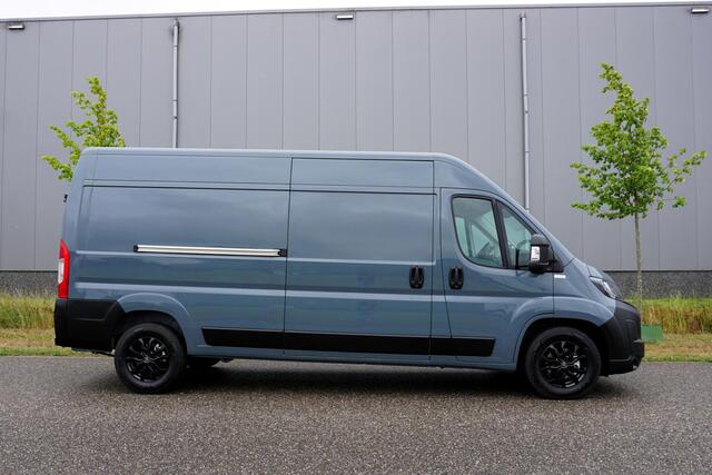 Peugeot BOXER 2.2 BlueHDi 180 L3H2 3.5t in Nieuwstaat |Automaat |Camera |Cruise |Navi |Groot scherm |2e airbag |BPM voordeel! |Climate control |Parkeersensoren |180 pk