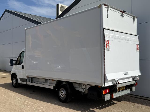 Peugeot BOXER 2.0 130PK Bakwagen Laadklep Navigatie Camera Airco Zijdeur Meubelbak Koffer