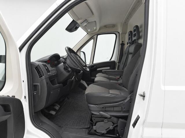 Peugeot BOXER 2.2 BlueHDi 165PK Premium L2H2 Trekhaak Navigatie Camera Airco Bluetooth Cruise Control Bumperopstap Achter Dakladder Parkeersensoren Lane Warning Departure