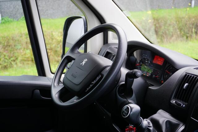 Peugeot BOXER 335 2.2 BlueHDi 140 L3H2 Premium in Topstaat |1e eigenaar |Camera |Cruise |Navi |Airco |Metallic |3500 KG |EURO6D |BPM voordeel! |Lage km-stand