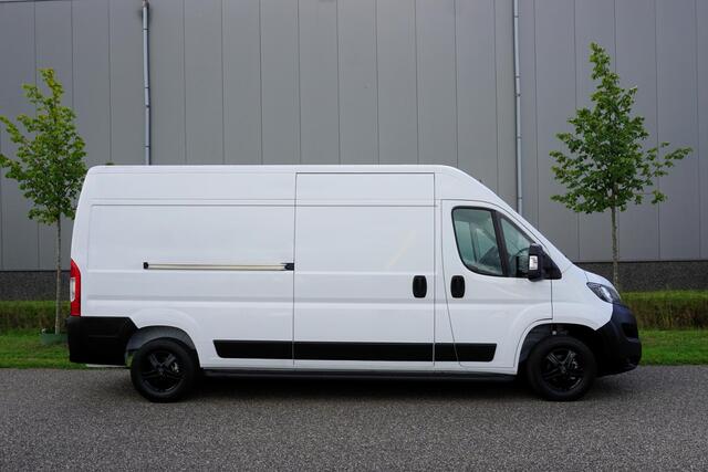 Peugeot BOXER 2.2 BlueHDi 140 L3H2 3.5t in Nieuwstaat |Betimmerd |BPM vrij |Trekhaak |Camera |Cruise |Navi |DEMO |EURO6D |3500 KG |Parkeersensoren |Carplay |Android auto