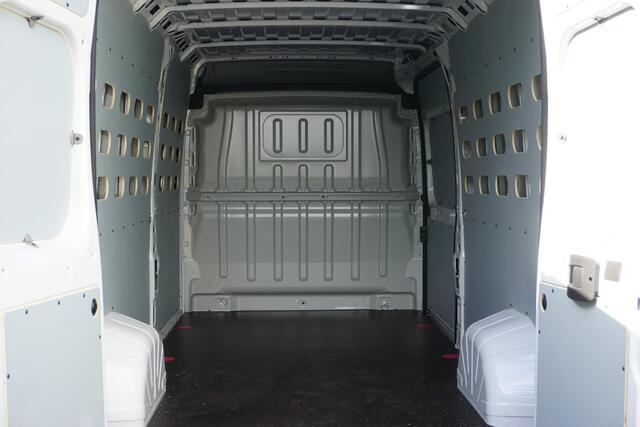 Peugeot BOXER 2.2 BlueHDi 140 L3H2 3.5t in Nieuwstaat |Betimmerd |BPM vrij |Trekhaak |Camera |Cruise |Navi |DEMO |EURO6D |3500 KG |Parkeersensoren |Carplay |Android auto
