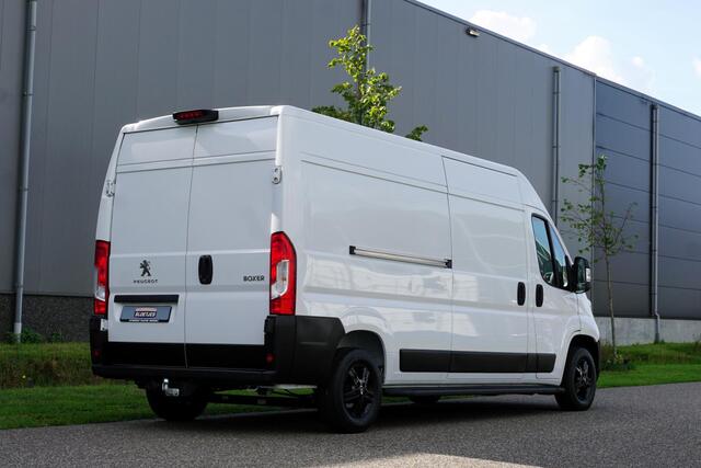 Peugeot BOXER 2.2 BlueHDi 140 L3H2 3.5t in Nieuwstaat |Betimmerd |BPM vrij |Trekhaak |Camera |Cruise |Navi |DEMO |EURO6D |3500 KG |Parkeersensoren |Carplay |Android auto