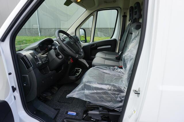 Peugeot BOXER 2.2 BlueHDi 140 L3H2 3.5t in Nieuwstaat |Betimmerd |BPM vrij |Trekhaak |Camera |Cruise |Navi |DEMO |EURO6D |3500 KG |Parkeersensoren |Carplay |Android auto