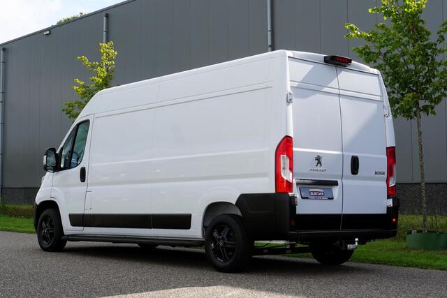 Peugeot BOXER 2.2 BlueHDi 140 L3H2 3.5t in Nieuwstaat |Betimmerd |BPM vrij |Trekhaak |Camera |Cruise |Navi |DEMO |EURO6D |3500 KG |Parkeersensoren |Carplay |Android auto