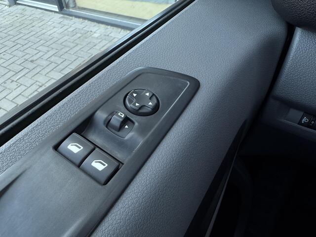 Peugeot EXPERT 2.0 BlueHDI 120 Standard Premium ?Half Leder ?Airco ?Cruise ?3-Persoons ?Schuifdeur Rechts ?Trekhaak ?Parkeersensoren ?Lichtmetaal
