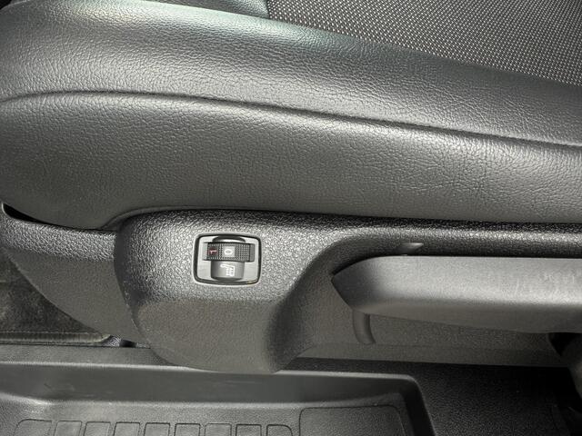 Peugeot EXPERT 2.0 BlueHDI 180 Standard Asphalt ?Automaat ?Bi-Xenon ?Head-Up ?Navigatie ?Camera ?Half Leder ?BLIS ?LED ?Apple Carplay & Android Auto ?Parkeersensoren ?Lichtmetaal ?Trekhaak