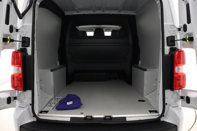 Peugeot EXPERT 2.0HDi180pk EAT8 DC Automaat | Dubbele cabine | RE Volve pakket | Airco | Stuurverwarming | Lederenbekl | Betimmering | Apple Carplay | Navigatie | Camera | Licht metalen velgen