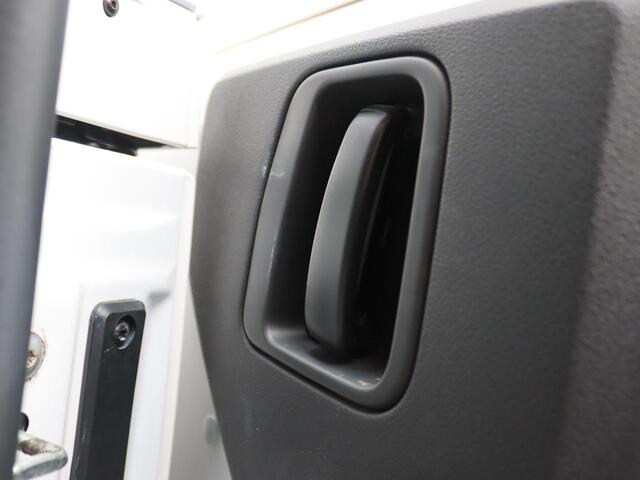 Peugeot EXPERT 2.0 BlueHDI Standard L2 Asphalt 180PK Aut. Achteruitrijcamera, Keyless, Head-Up Display, Zijschuifdeur links en rechts, Navi, Trekhaak, Houten Laadvloer, 17" LM Velgen