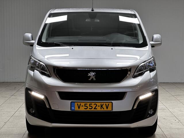 Peugeot EXPERT 231L 2.0 BlueHDI 120 Premium/ Zij-Schuifdeur rechts/ 3-Zitplaatsen voor/ Trekhaak/ Camera/ Apple + Android/ Keyless/ Half-Leder/ DAB+/ Dode-Hoek DET./ Navi/ Airco/ Cruise/ Bluetooth/ PDC/ LED Dagrijverl.
