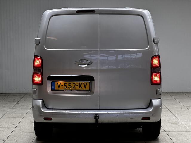 Peugeot EXPERT 231L 2.0 BlueHDI 120 Premium/ Zij-Schuifdeur rechts/ 3-Zitplaatsen voor/ Trekhaak/ Camera/ Apple + Android/ Keyless/ Half-Leder/ DAB+/ Dode-Hoek DET./ Navi/ Airco/ Cruise/ Bluetooth/ PDC/ LED Dagrijverl.