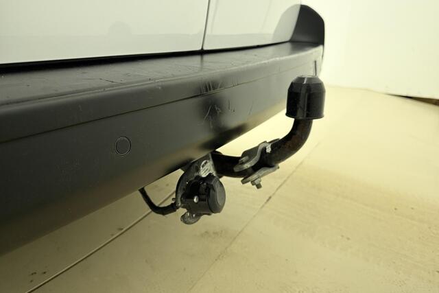 Peugeot EXPERT 2.0 BlueHDI Long Premium DC 120 PK | Handgeschakeld | 6-Zits | Trekhaak | Glaslook panelen | Airco | Navigatie | Cruise Control | Dealer onderhouden