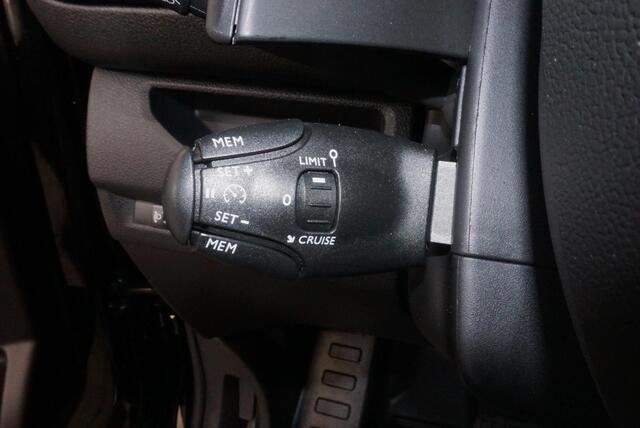 Peugeot EXPERT 2.0 BlueHDI 180PK Dubbele Cabine Automaat Navigatie Parkeersensoren Clima Control Trekhaak