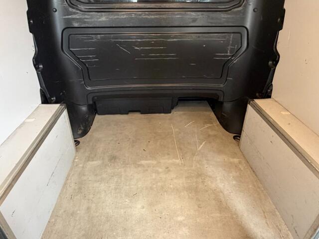 Peugeot EXPERT 2.0 BlueHDI 180PK autom 99dkm, laadlift â¬270pm