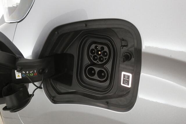 Peugeot EXPERT Elektrisch Long Premium 75 kWh L3H1 | Snelladen | SOH 98% | DC | 6 Zits | Airco | Camera | Cruise | Carplay | 3 Zits | 2xSchuifdeur