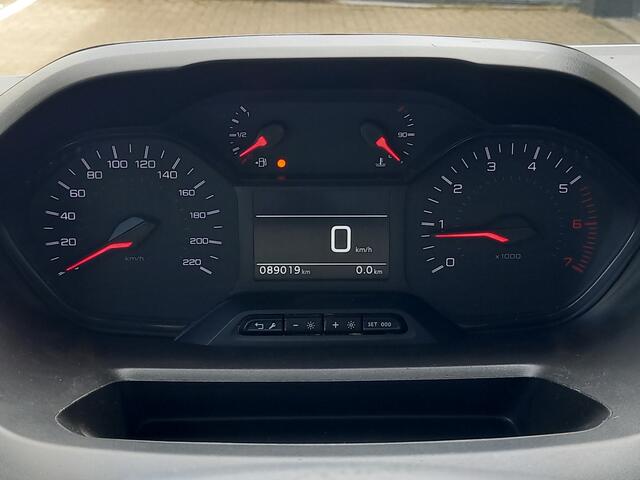 Peugeot PARTNER 1.6 BlueHDI Asphalt met o.a. Navigatie, Camera, Trekhaak en Sensoren voor en achter!