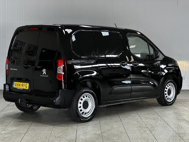 Peugeot PARTNER 1.5 BlueHDI Premium/ AUTOMAAT!/ Zij-Schuifdeur rechts/ Trekhaak/ Navi/ Apple + Android/ Airco/ Cruise/ Elek. pakket/ Isofix/ Bluetooth/ Armsteun/ Multi. Stuur/ Mistl./ PDC/ Dagrijverl.