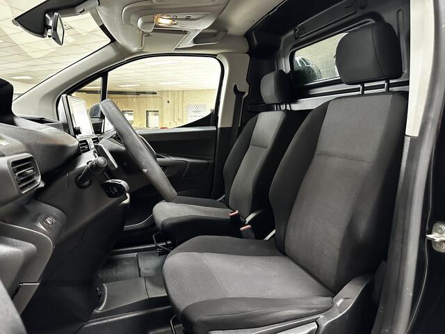 Peugeot PARTNER 1.5 BlueHDI Premium/ AUTOMAAT!/ Zij-Schuifdeur rechts/ Trekhaak/ Navi/ Apple + Android/ Airco/ Cruise/ Elek. pakket/ Isofix/ Bluetooth/ Armsteun/ Multi. Stuur/ Mistl./ PDC/ Dagrijverl.