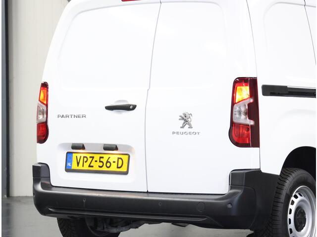 Peugeot PARTNER 1.5 100PK Premium | Airco | Parkeersensoren Achter | AppleCarPlay/AndroidAuto | Cruise Control | Betimmering | Parkeersensoren |