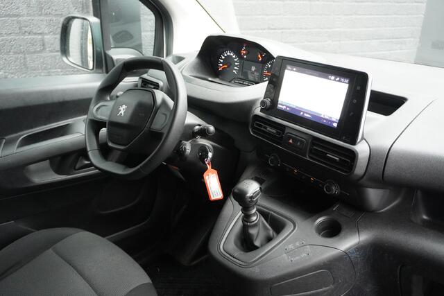 Peugeot PARTNER 1.2 110PK Benzine - Airco - Navi - Cruise - ¤ 10.950,- Excl.