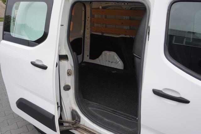 Peugeot PARTNER 1.2 110PK Benzine - Airco - Navi - Cruise - ¤ 10.950,- Excl.