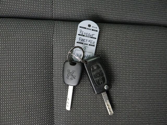 Peugeot PARTNER Electric Premium | 3-Persoons | Imperiaal | Betimmering