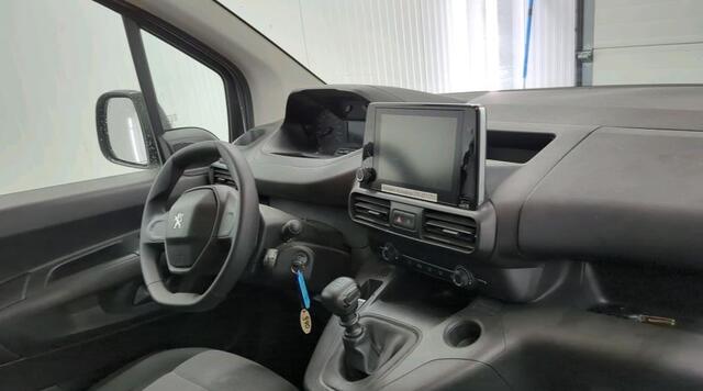 Peugeot PARTNER 1.2 Benzine 111PK Euro6 *Distributie bij 66Dkm.vervangen* Premium / Airco / Navigatie / Schuifdeur Re./ Radio multimedia