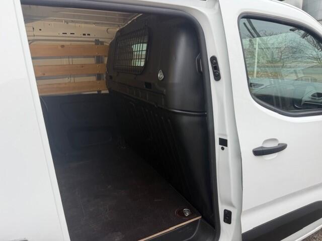 Peugeot PARTNER 1.5 BlueHDI Premium AIRCO I APPLE CAR PLAY I IMPERIAAL I LAGE KM'S I COMPLETE ONDERHOUDSHISTORIE I 1e EIGENAAR