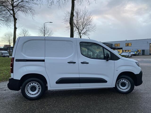 Peugeot PARTNER e-Partner L1 50 kWh 136pk | 8 jaar garantie | 0% financial lease | Apple Carplay | Android Auto | Multimedia | Achteruitrijcamera | Parkeersensoren achter | Digital cockpit | Stuurwielbediening | Bestuurdersstoel comfort | Armsteun | Warmtepomp | Vehicle