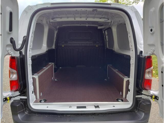 Peugeot PARTNER e-Partner L2 50 kWh 136pk | 8 jaar garantie | 0% financial lease | Apple Carplay | Android Auto | Multimedia | Achteruitrijcamera | Parkeersensoren achter | Digital cockpit | Stuurwielbediening | Bestuurdersstoel comfort | Armsteun | Warmtepomp | Vehicle