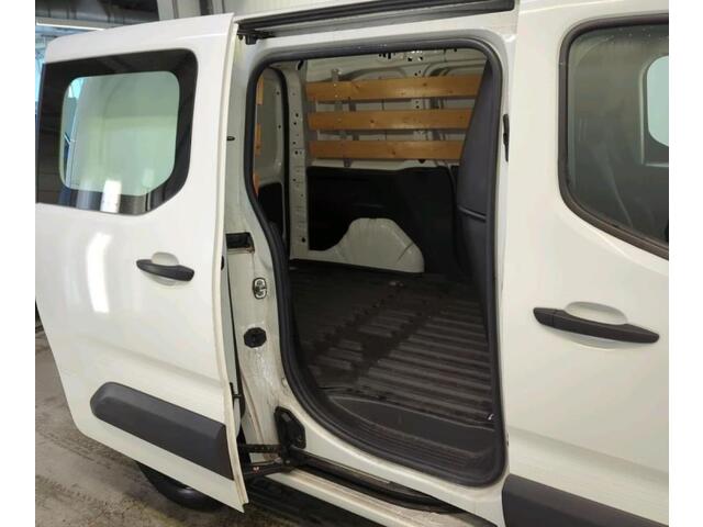 Peugeot PARTNER 1.2 Benzine 111PK Euro6 Premium / Airco / Navigatie / Cruise-ctr. / Schuifdeur + Raam / Radio multimedia / Apk nieuw