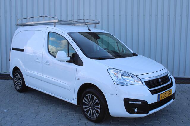 Peugeot PARTNER 120 1.6 BlueHDi 75 L1 Premium Pack | Incl. 12 maanden garantie | RVS imperiaal | Airco | Cruise control | Trekhaak | Elektrische ramen | Parkeersensoren | Tussenschot | Mistlampen voor | Schuifdeur rechts | Lat om lat betimmering |