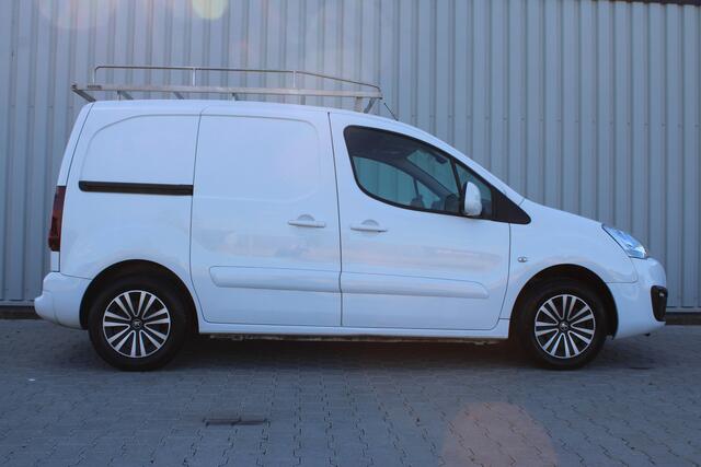Peugeot PARTNER 120 1.6 BlueHDi 75 L1 Premium Pack | Incl. 12 maanden garantie | RVS imperiaal | Airco | Cruise control | Trekhaak | Elektrische ramen | Parkeersensoren | Tussenschot | Mistlampen voor | Schuifdeur rechts | Lat om lat betimmering |