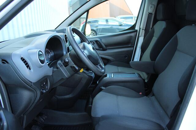 Peugeot PARTNER 120 1.6 BlueHDi 75 L1 Premium Pack | Incl. 12 maanden garantie | RVS imperiaal | Airco | Cruise control | Trekhaak | Elektrische ramen | Parkeersensoren | Tussenschot | Mistlampen voor | Schuifdeur rechts | Lat om lat betimmering |
