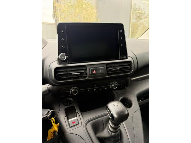 Peugeot PARTNER 1.2 PureTech Premium 110pk Benzine / Apple carplay / Pdc A / Cruisecontrol