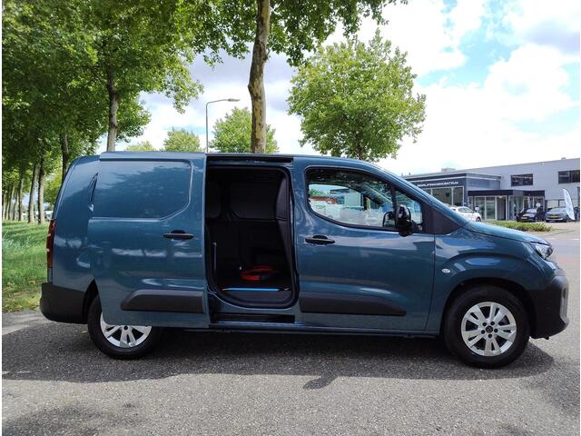 Peugeot PARTNER e-Partner L2 50 kWh 136pk | 8 jaar garantie | 0% financial lease | 3-zits | Houten afwerking laadruimte | Exterieur Pakket | 16 inch lichtmetalen velgen | Keyless Entry | Climate Control | Multimedia | Draadloze Apple Carplay en Android Auto | NAVI | Park
