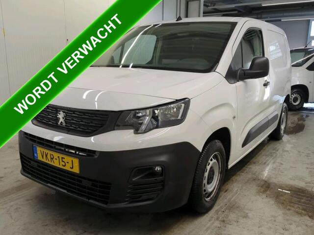 Peugeot PARTNER 1.2 Benzine 111PK Euro6 Premium / Airco / Navigatie / Cruise-ctr. / Schuifdeur + Raam / Radio multimedia