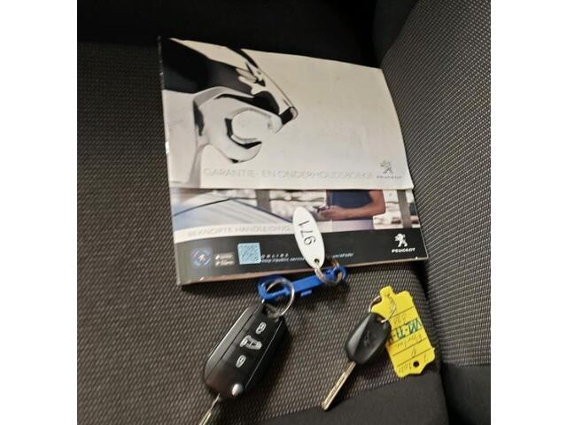 Peugeot PARTNER 1.2 Benzine 111PK Euro6 Premium / Airco / Navigatie / Cruise-ctr. / Schuifdeur + Raam / Radio multimedia
