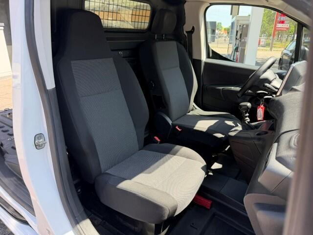 Peugeot PARTNER 1.2 PureTech Premium AIRCO I NAVI I PDC I MULTIMEDIA I 1e EIGENAAR I COMPLETE ONDERHOUDSHISTORIE