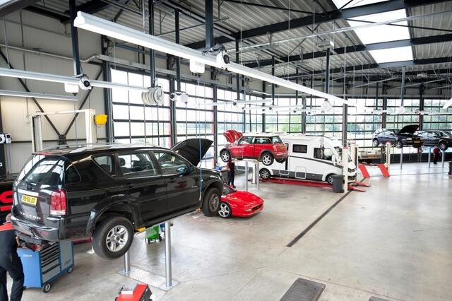 Peugeot PARTNER 1.2 Premium Benzine! * Apple\Android * Cruise * Airco