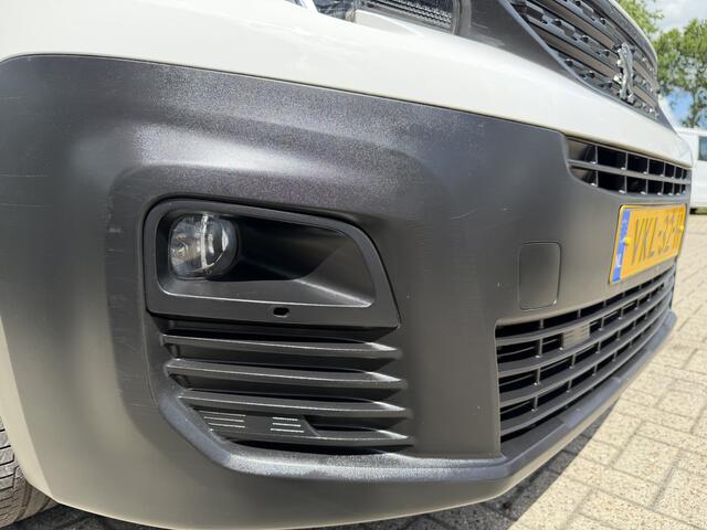 Peugeot PARTNER 1.2 PureTech Premium / vaste prijs rijklaar ¤ 11.750 ex btw / lease vanaf ¤ 198 / airco / cruise control / benzine grijs kenteken / pdc achter / raam in de schuifdeur