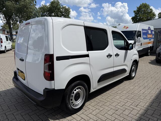 Peugeot PARTNER 1.2 PureTech Premium / vaste prijs rijklaar ¤ 11.750 ex btw / lease vanaf ¤ 198 / airco / cruise control / benzine grijs kenteken / pdc achter / raam in de schuifdeur