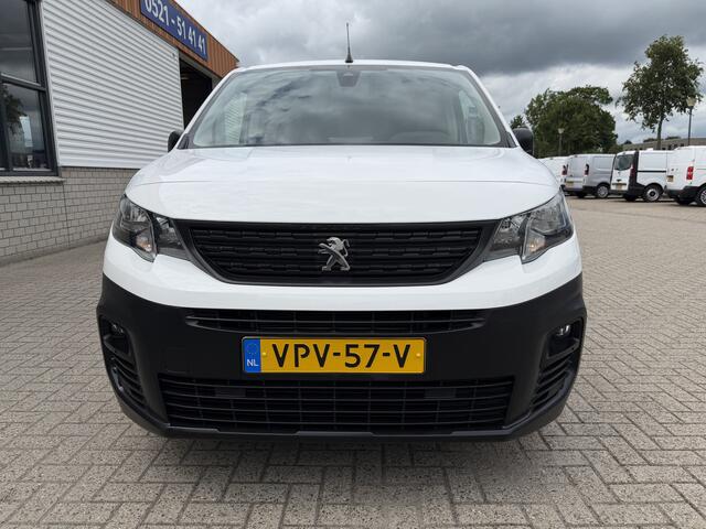 Peugeot PARTNER 1.2 PureTech Premium / benzine grijs kenteken / euro 6 / vaste prijs rijklaar ¤ 11.750 ex btw / lease vanaf ¤ 198 / airco / cruise / navi / raam in de schuifdeur / Apple Carplay Android auto