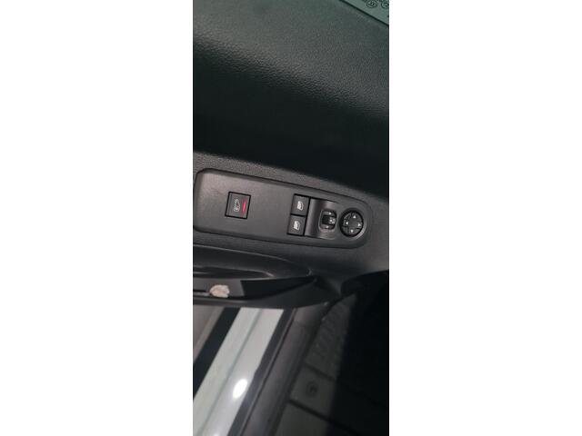 Peugeot PARTNER e-Partner 136 L2 50 kWh | Climate Control | Stoelverwarming | Navigatie | Apple Carplay / Android Auto | 360 Camera | Parkeersensoren Rondom