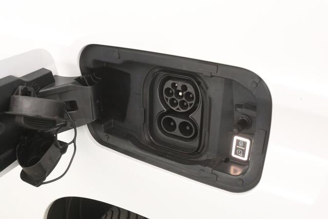 Peugeot PARTNER Elektrisch 50 kWh L2 | Snelladen | SOH 98% | Airco | Cruise | Carplay | Navi | Trekhaak | Parkeersens.