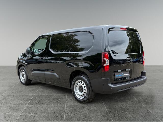 Peugeot PARTNER e-Partner L2 50kWh 136pk | ACTIE | 8 jaar garantie | 2-zits | Houten afwerking laadruimte | Multimedia | Draadloze Apple Carplay en Android Auto | Achteruitrijcamera | Parkeersensoren achter | Digital cockpit | Stuurwielbediening | Bestuurdersstoel comfort | Reservewiel en krik | Tweede sleutel met afstandsbediening | van €31.834 voor 26.495 ex. BTW rijklaar
