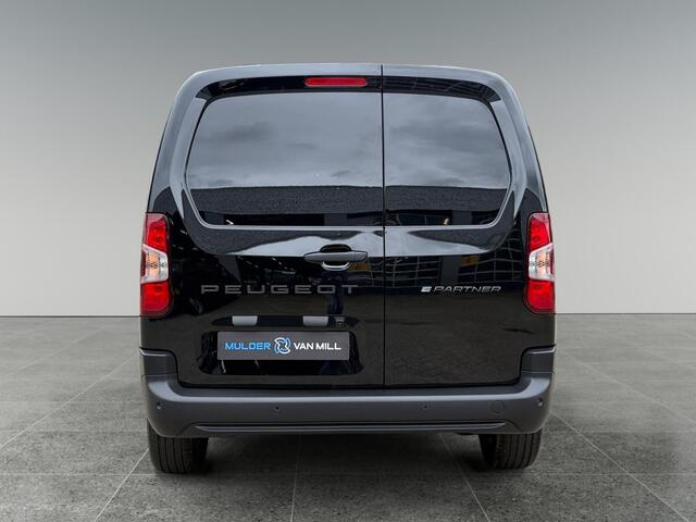 Peugeot PARTNER e-Partner L2 50kWh 136pk | ACTIE | 8 jaar garantie | 2-zits | Houten afwerking laadruimte | Multimedia | Draadloze Apple Carplay en Android Auto | Achteruitrijcamera | Parkeersensoren achter | Digital cockpit | Stuurwielbediening | Bestuurdersstoel comfort | Reservewiel en krik | Tweede sleutel met afstandsbediening | van €31.834 voor 26.495 ex. BTW rijklaar