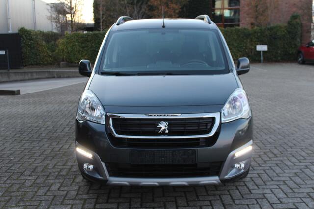 Peugeot PARTNER TEPEE Style 1.2 PureTech Cruise-Navi-Camera-Carplay-Trekhaak 50.000 Km !!