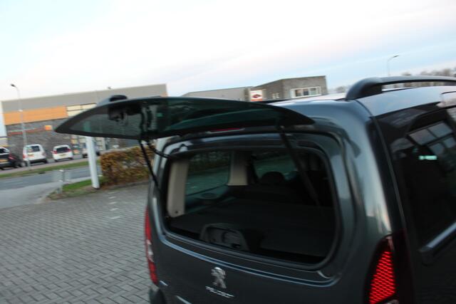 Peugeot PARTNER TEPEE Style 1.2 PureTech Cruise-Navi-Camera-Carplay-Trekhaak 50.000 Km !!