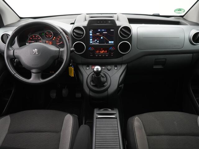 Peugeot PARTNER TEPEE 1.2 PureTech Active 6-2018 o 81 kW / 110 PK o Benzine o Handgeschakeld o Trekhaak | Panoramadak | Climate | Achteruitrijcamera |115.713 km